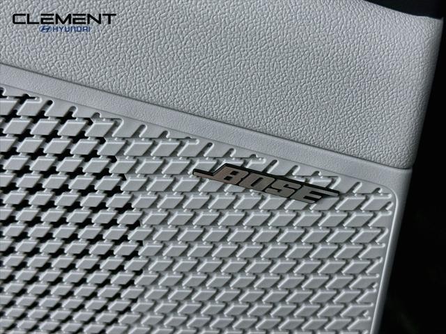 Hyundai Elantra Vehicle Full-screen Gallery Image 23