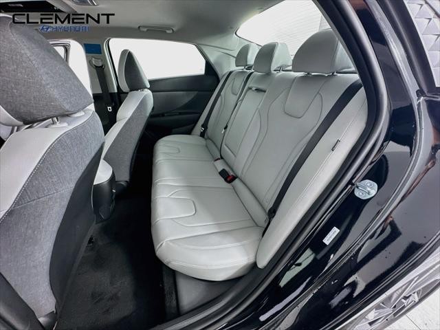 Hyundai Elantra Vehicle Full-screen Gallery Image 29