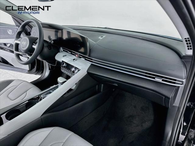 Hyundai Elantra Vehicle Full-screen Gallery Image 31