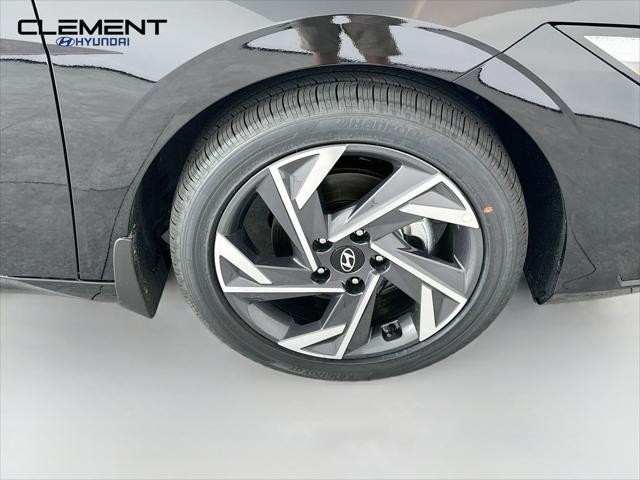 Hyundai Elantra Vehicle Full-screen Gallery Image 33