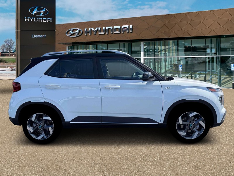 Hyundai Venue Vehicle Full-screen Gallery Image 9