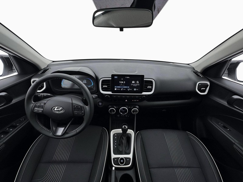 Hyundai Venue Vehicle Full-screen Gallery Image 13