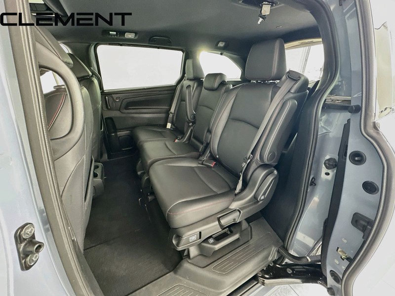 Honda Odyssey Vehicle Full-screen Gallery Image 32