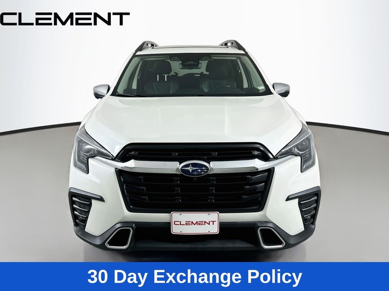 Subaru Ascent Vehicle Full-screen Gallery Image 3