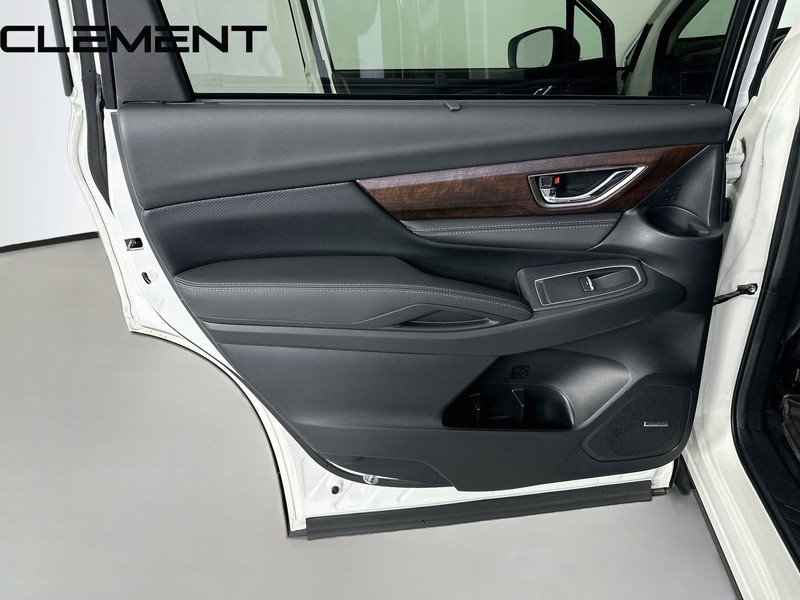 Subaru Ascent Vehicle Full-screen Gallery Image 33