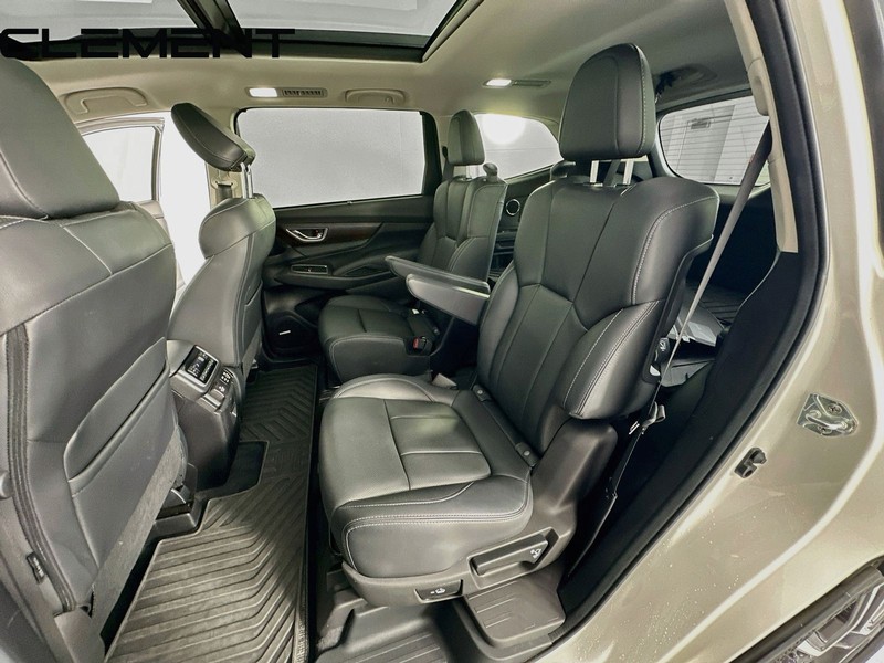 Subaru Ascent Vehicle Full-screen Gallery Image 34