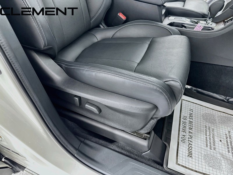 Subaru Ascent Vehicle Full-screen Gallery Image 36