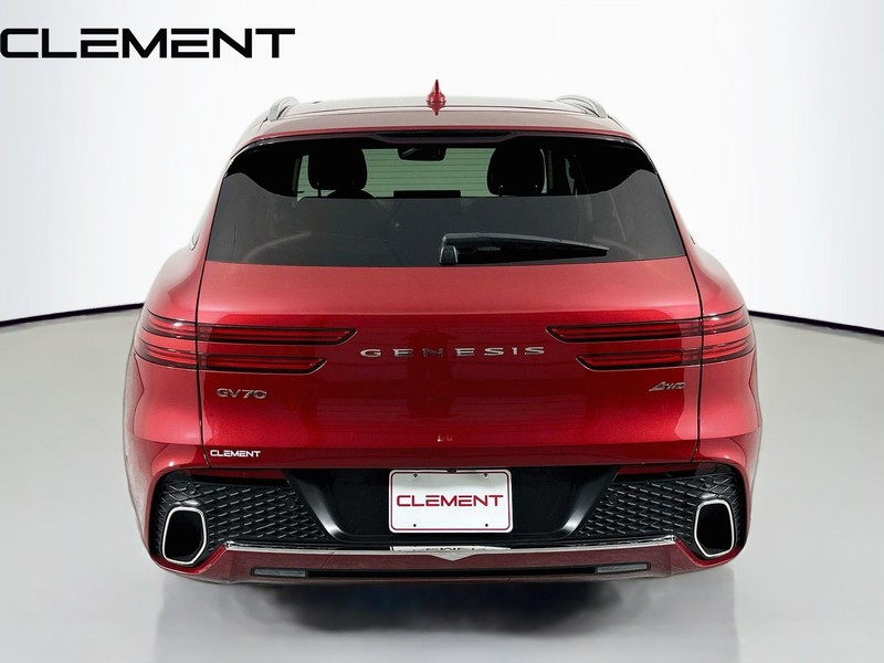 Genesis GV70 Vehicle Full-screen Gallery Image 8