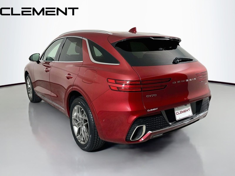 Genesis GV70 Vehicle Full-screen Gallery Image 10
