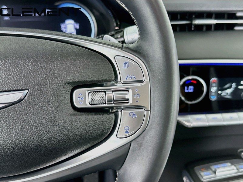 Genesis GV70 Vehicle Full-screen Gallery Image 17