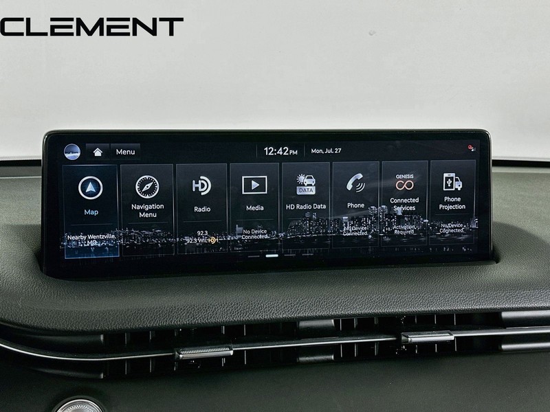 Genesis GV70 Vehicle Full-screen Gallery Image 19
