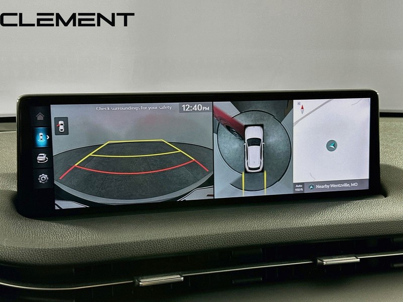 Genesis GV70 Vehicle Full-screen Gallery Image 20