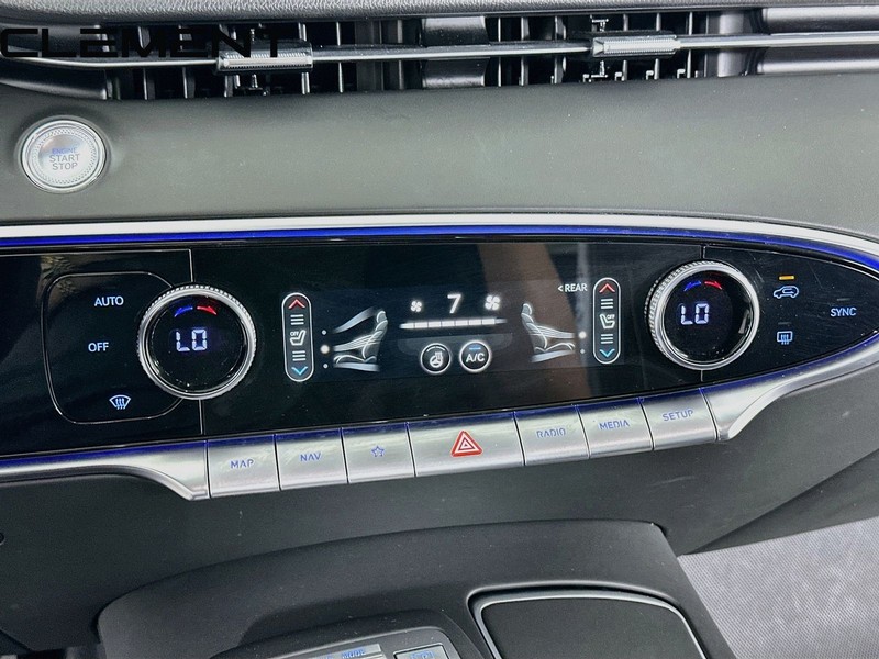 Genesis GV70 Vehicle Full-screen Gallery Image 22