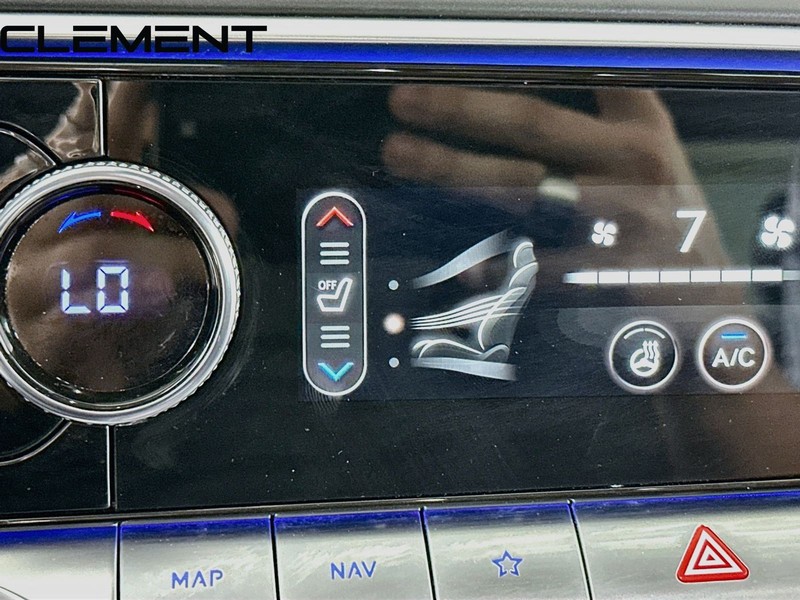 Genesis GV70 Vehicle Full-screen Gallery Image 23
