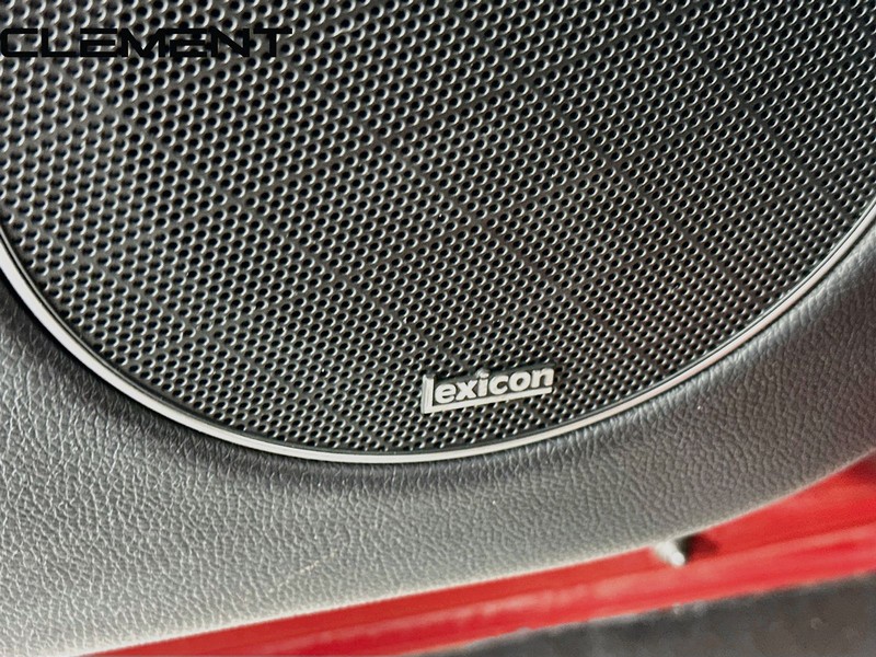 Genesis GV70 Vehicle Full-screen Gallery Image 27