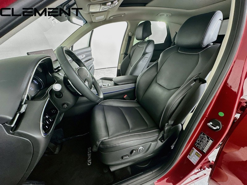 Genesis GV70 Vehicle Full-screen Gallery Image 32