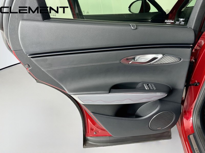 Genesis GV70 Vehicle Full-screen Gallery Image 33