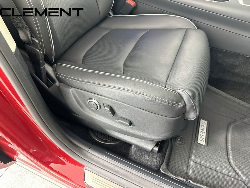 Genesis GV70 Vehicle Full-screen Gallery Image 35