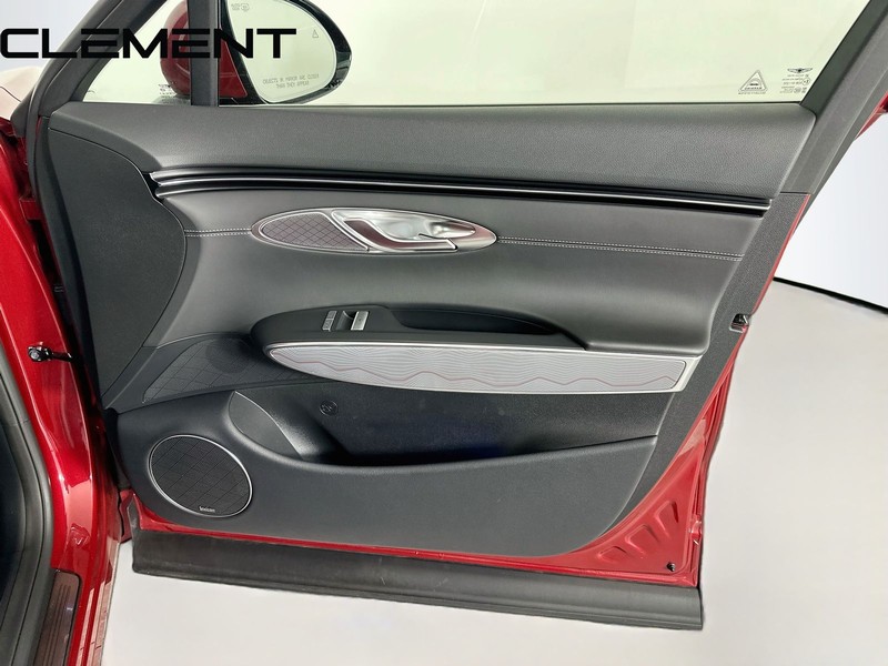 Genesis GV70 Vehicle Full-screen Gallery Image 37