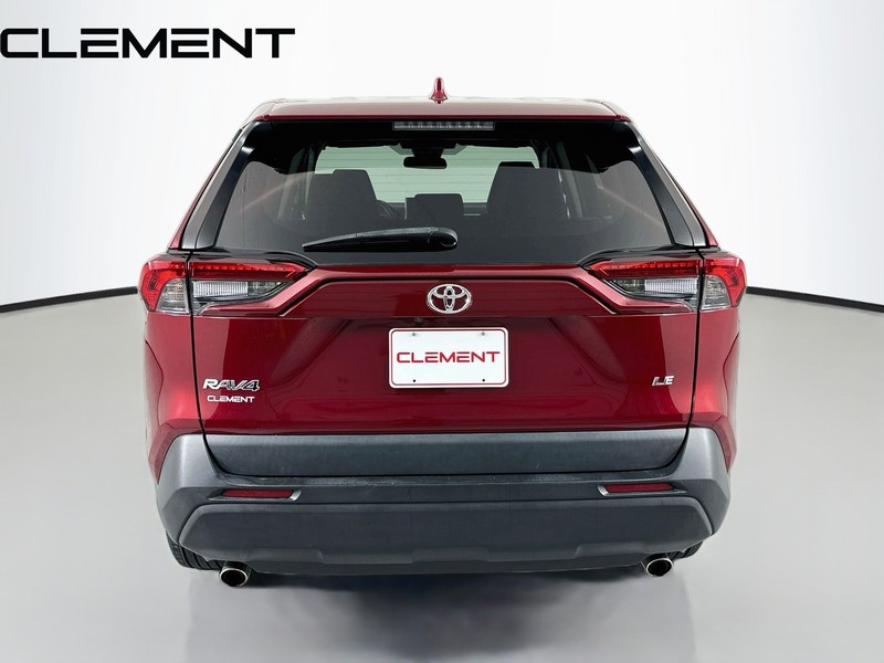 Toyota RAV4 Vehicle Full-screen Gallery Image 8