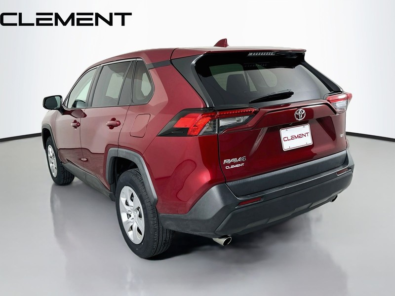 Toyota RAV4 Vehicle Full-screen Gallery Image 10