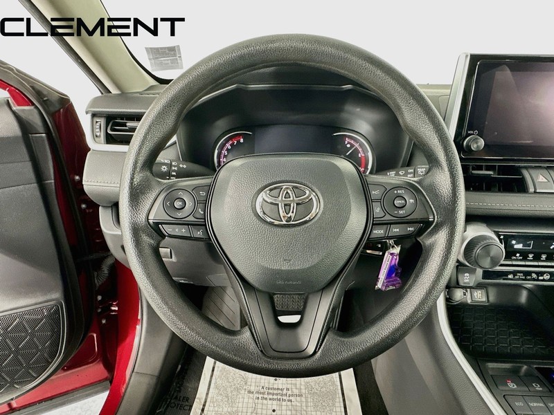 Toyota RAV4 Vehicle Full-screen Gallery Image 14