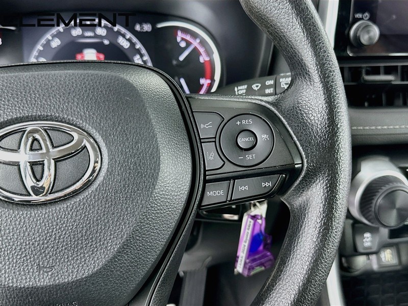 Toyota RAV4 Vehicle Full-screen Gallery Image 17