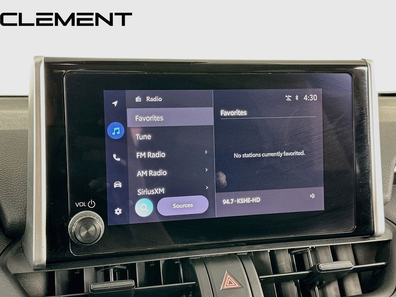 Toyota RAV4 Vehicle Full-screen Gallery Image 19