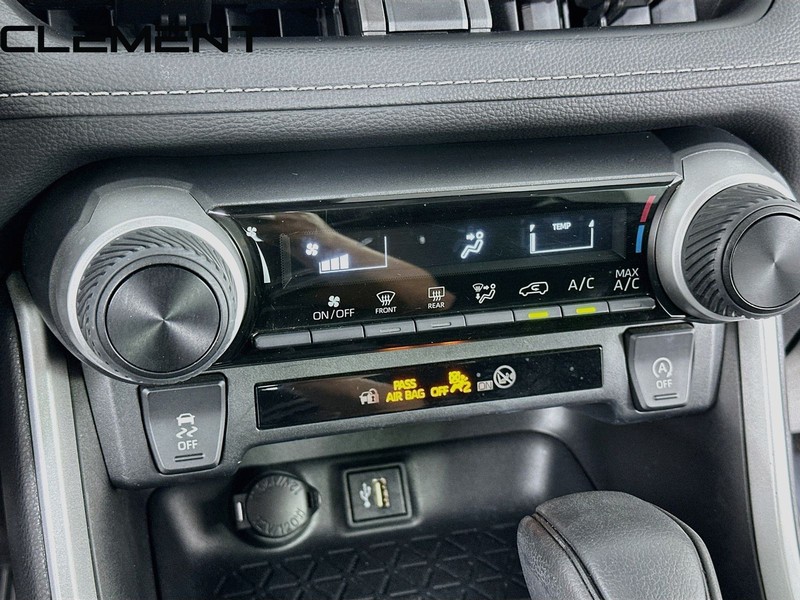 Toyota RAV4 Vehicle Full-screen Gallery Image 22