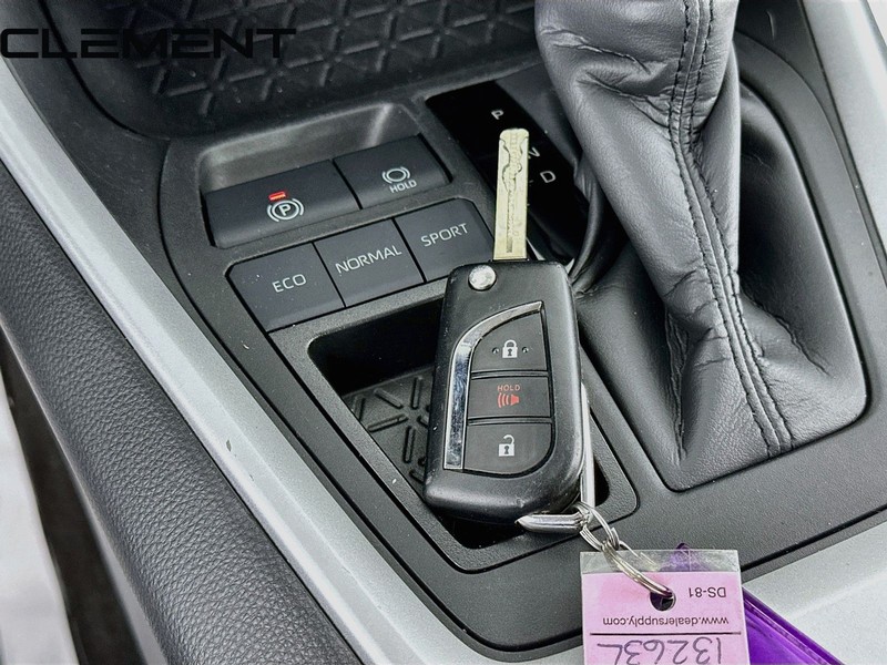 Toyota RAV4 Vehicle Full-screen Gallery Image 23