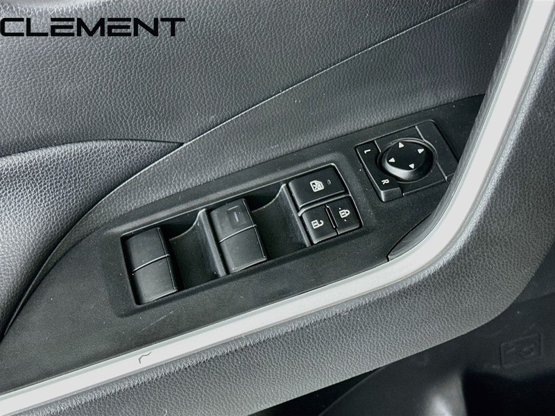 Toyota RAV4 Vehicle Full-screen Gallery Image 24