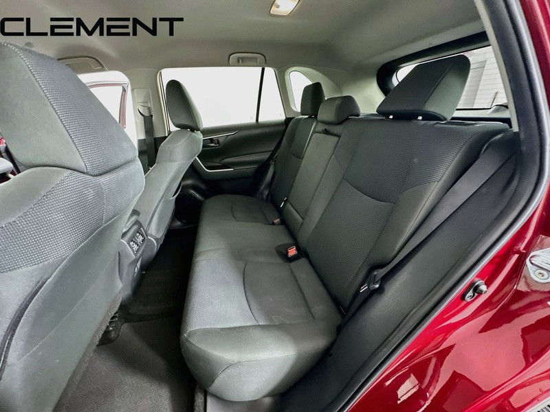 Toyota RAV4 Vehicle Full-screen Gallery Image 30