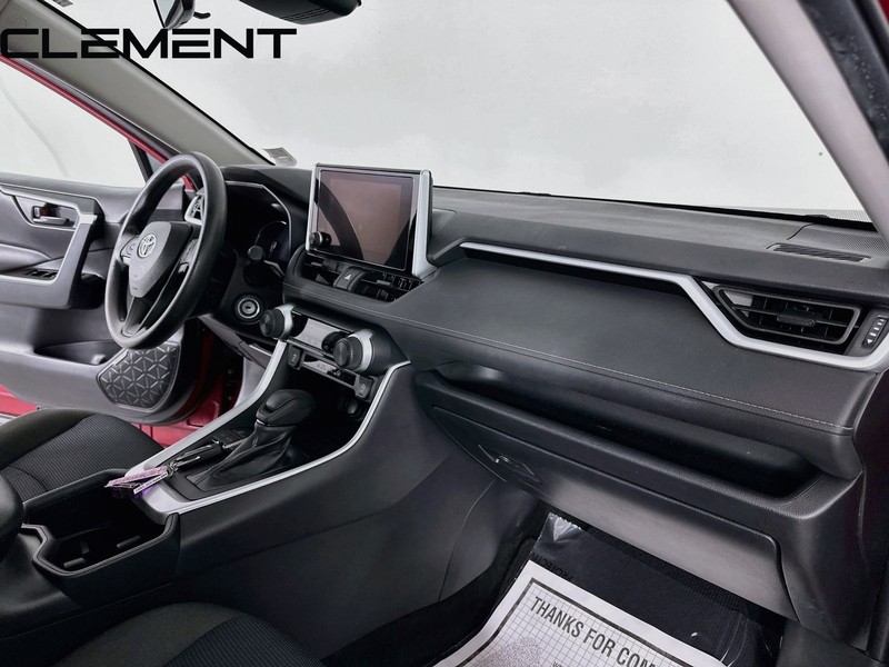 Toyota RAV4 Vehicle Full-screen Gallery Image 33