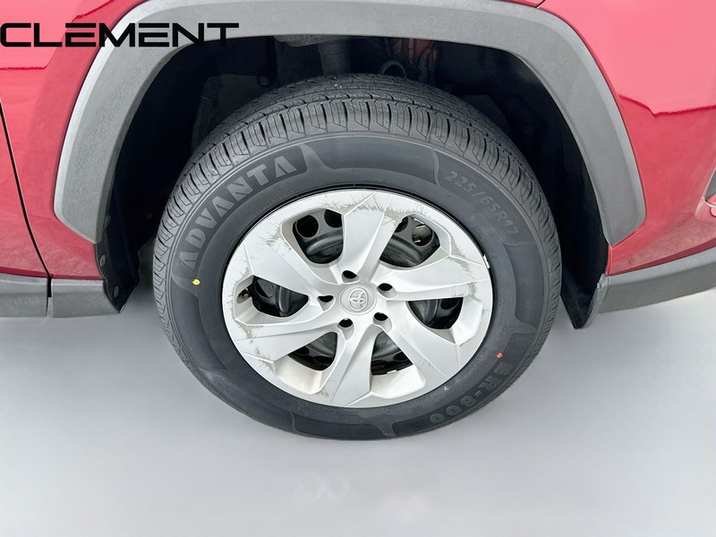 Toyota RAV4 Vehicle Full-screen Gallery Image 35
