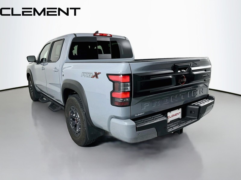 Nissan Frontier Vehicle Image 10