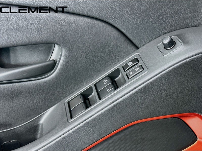 Nissan Frontier Vehicle Image 25