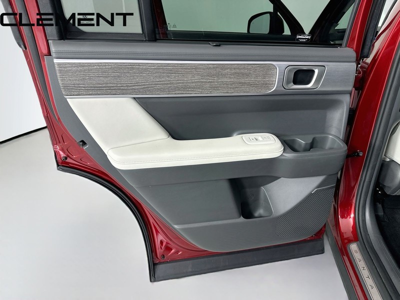 Hyundai Santa Fe Vehicle Image 33