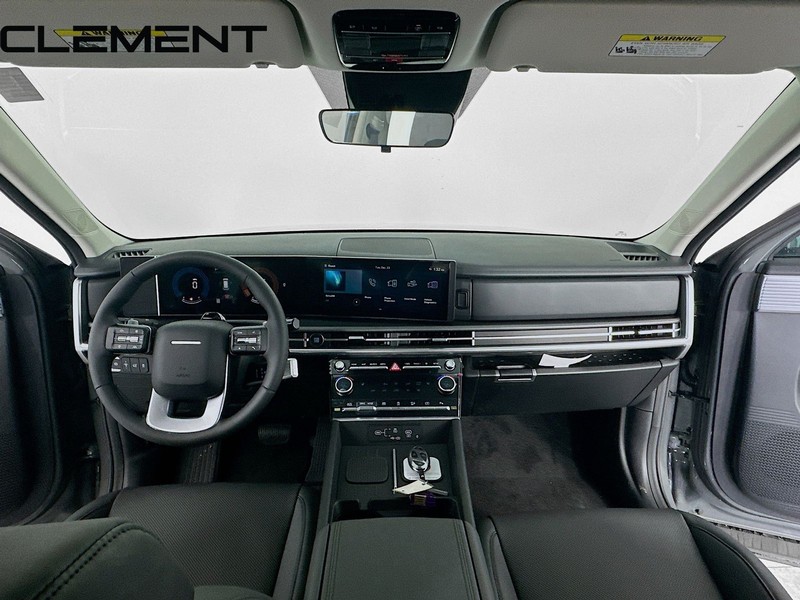 Hyundai Santa Fe Vehicle Full-screen Gallery Image 12