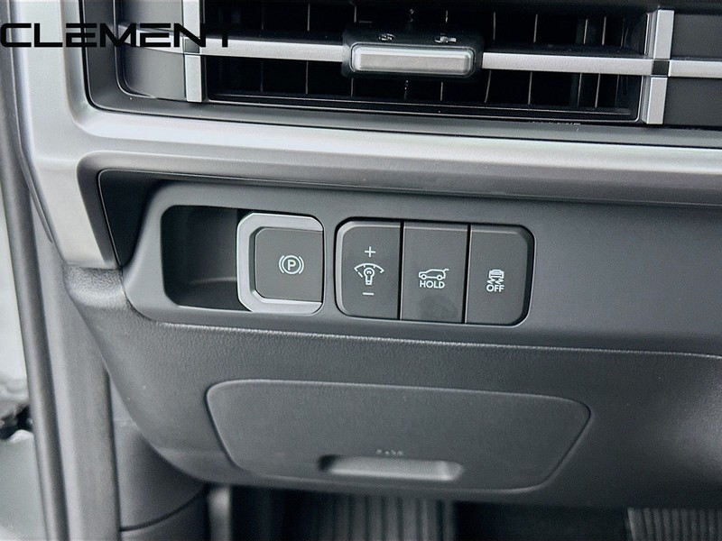 Hyundai Santa Fe Vehicle Full-screen Gallery Image 13