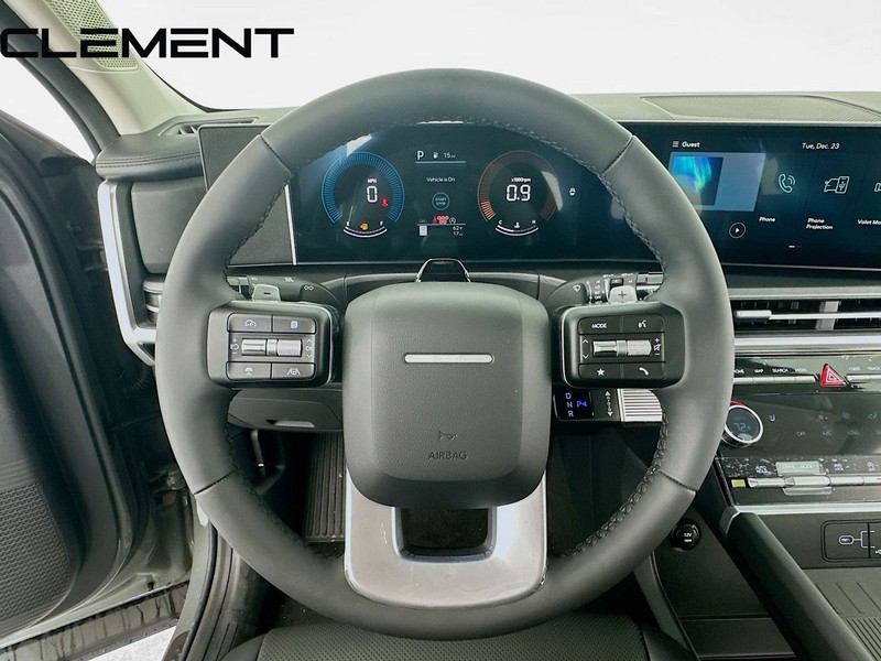 Hyundai Santa Fe Vehicle Full-screen Gallery Image 14