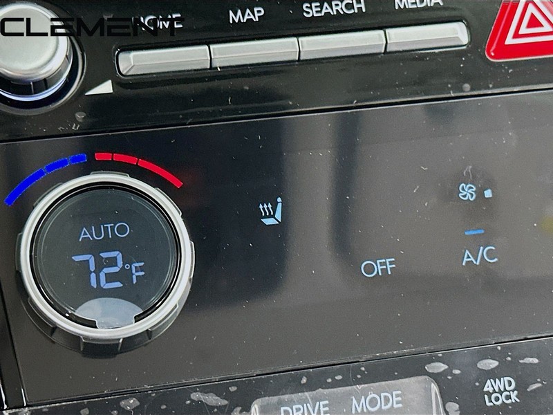 Hyundai Santa Fe Vehicle Full-screen Gallery Image 23