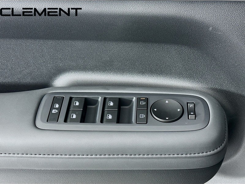 Hyundai Santa Fe Vehicle Full-screen Gallery Image 25