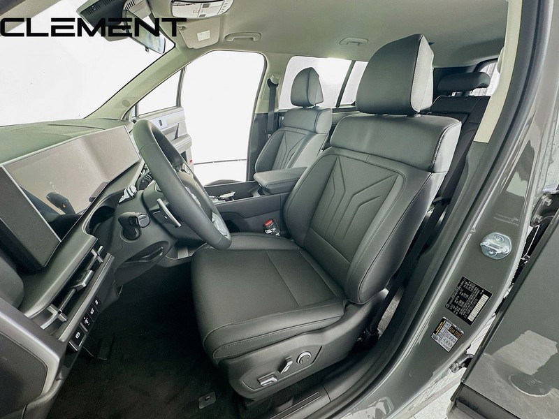 Hyundai Santa Fe Vehicle Full-screen Gallery Image 29