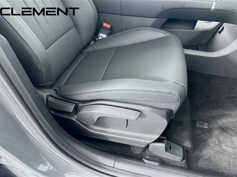 Hyundai Santa Fe Vehicle Full-screen Gallery Image 33