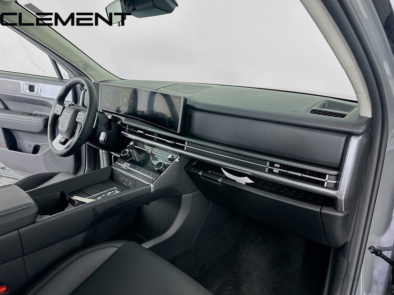 Hyundai Santa Fe Vehicle Full-screen Gallery Image 34