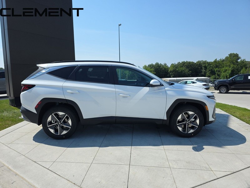 Hyundai Tucson Vehicle Full-screen Gallery Image 8