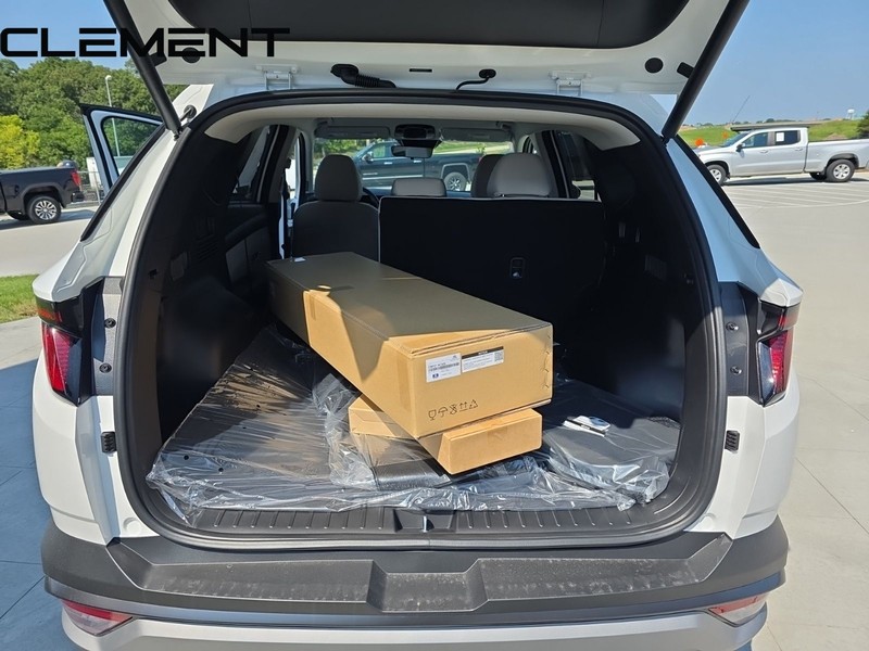 Hyundai Tucson Vehicle Full-screen Gallery Image 13