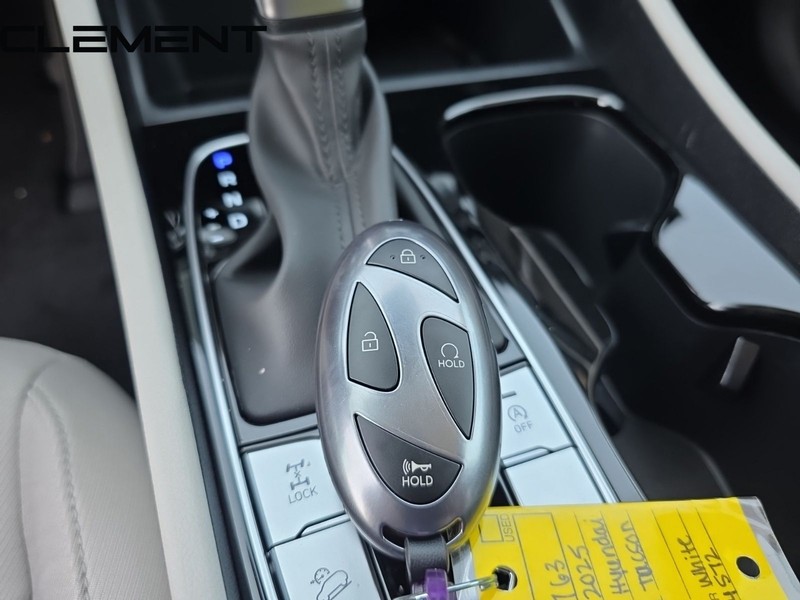 Hyundai Tucson Vehicle Full-screen Gallery Image 25
