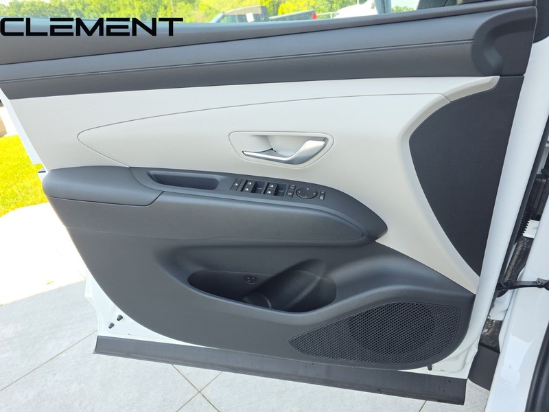 Hyundai Tucson Vehicle Full-screen Gallery Image 28