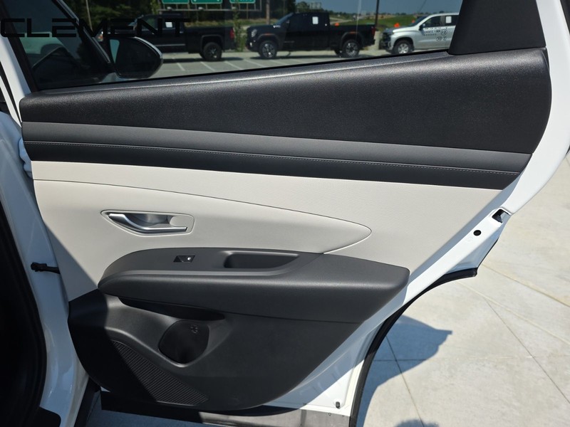 Hyundai Tucson Vehicle Full-screen Gallery Image 32